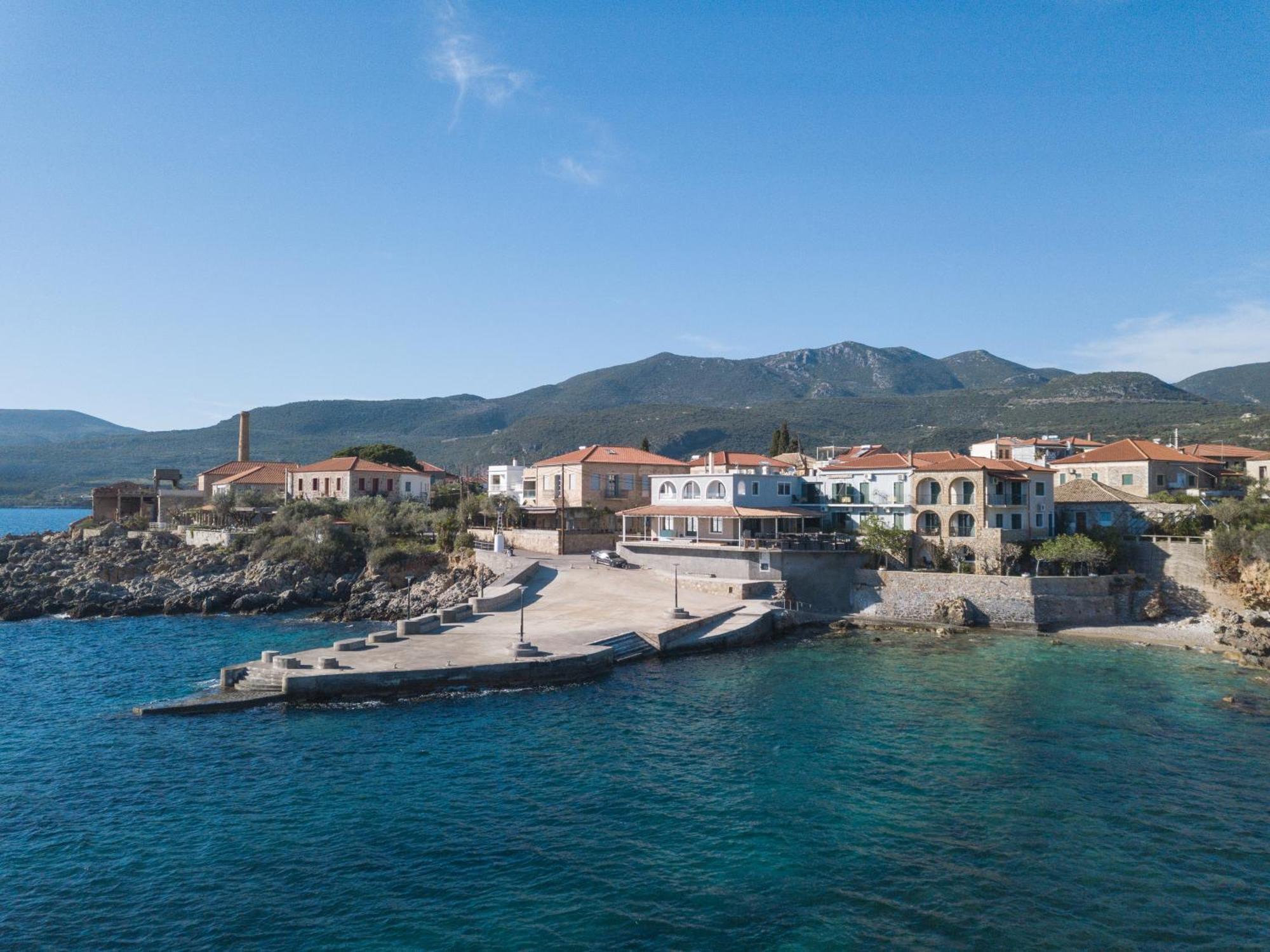 Marina Apartments Kardhamili Esterno foto