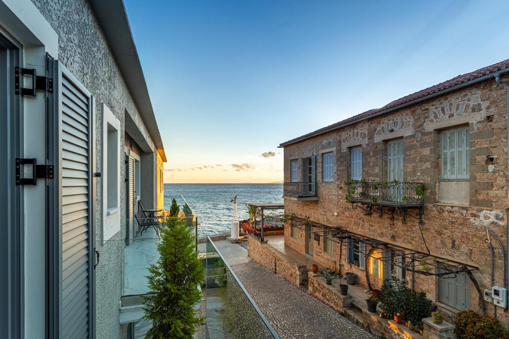 Marina Apartments Kardhamili Esterno foto